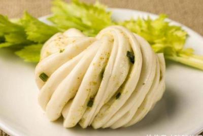 面食如此做才簡單，不發面、不用煮，比饅頭好吃，比花卷有嚼勁