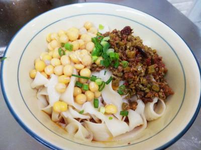 川味面食技術(shù)做法哪里一對(duì)一培訓(xùn)？高湯的熬制方法