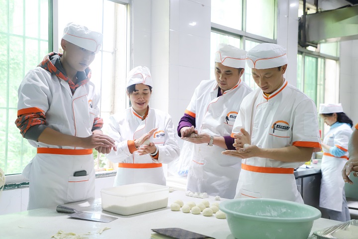 哪家早餐培訓學校哪家好？知名培訓機構對比