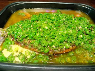 學(xué)烤魚技術(shù)培訓(xùn)多少錢？烤魚技術(shù)培訓(xùn)學(xué)校哪家好點(diǎn)？